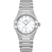 Quadrante argentato effetto cristallo dell’Omega Constellation 29 mm con indici a diamanti, lancette e logo in oro Sedna 18K e datario a ore 6